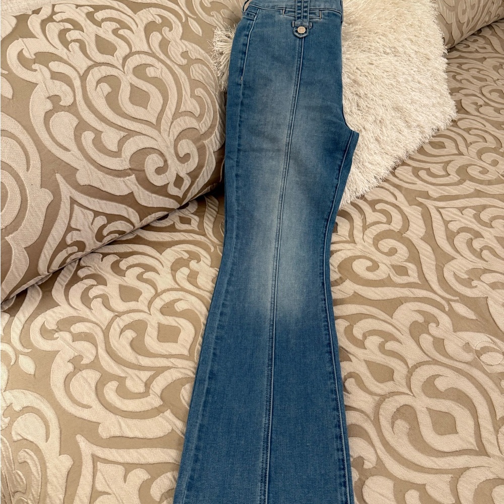 Whitehouse Blackmarket jeans. Boot cut hight rise size 4 short. - Picture 4 of 12